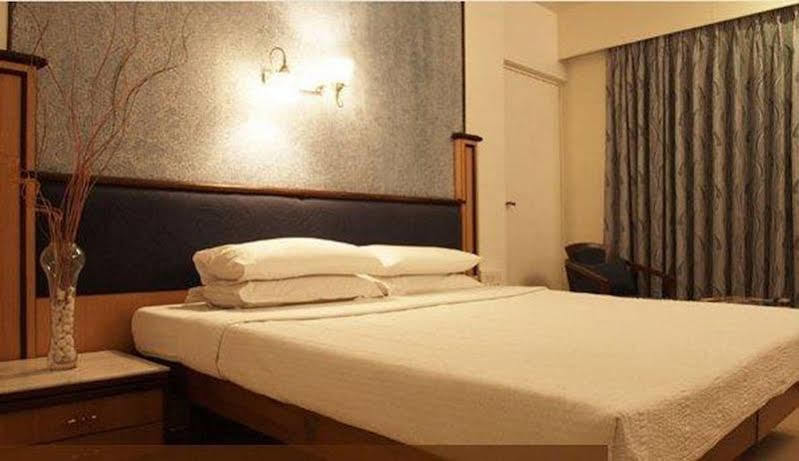 The President Hotel Shivajinagar Pune Dış mekan fotoğraf